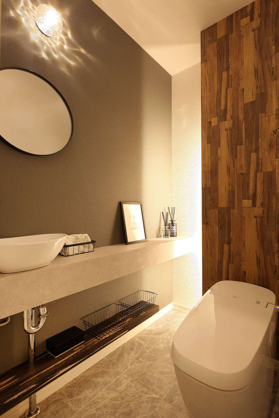 ハート住いる｜洗練されたホテルのように生まれ変わった広いトイレ。クロス、間接照明の使い方が絶妙で、リラックスできる