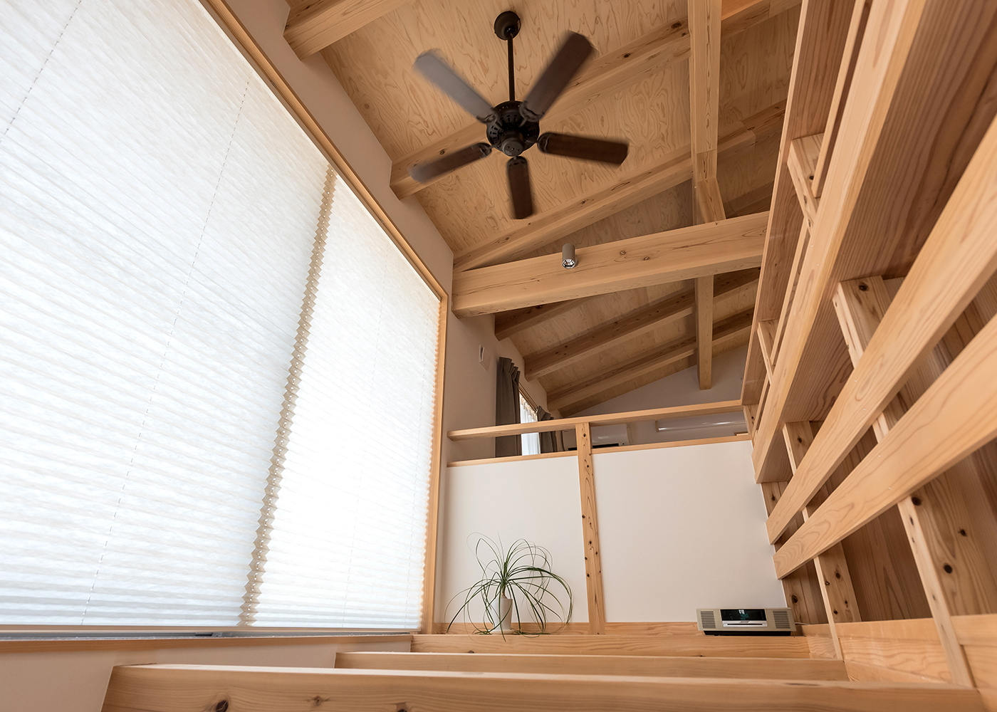 アクトホーム【収納力、自然素材、省エネ】吹き抜け天井部分