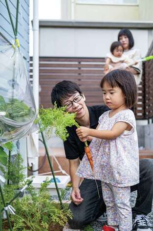 土の香りに呼び起こされる懐かしい日々