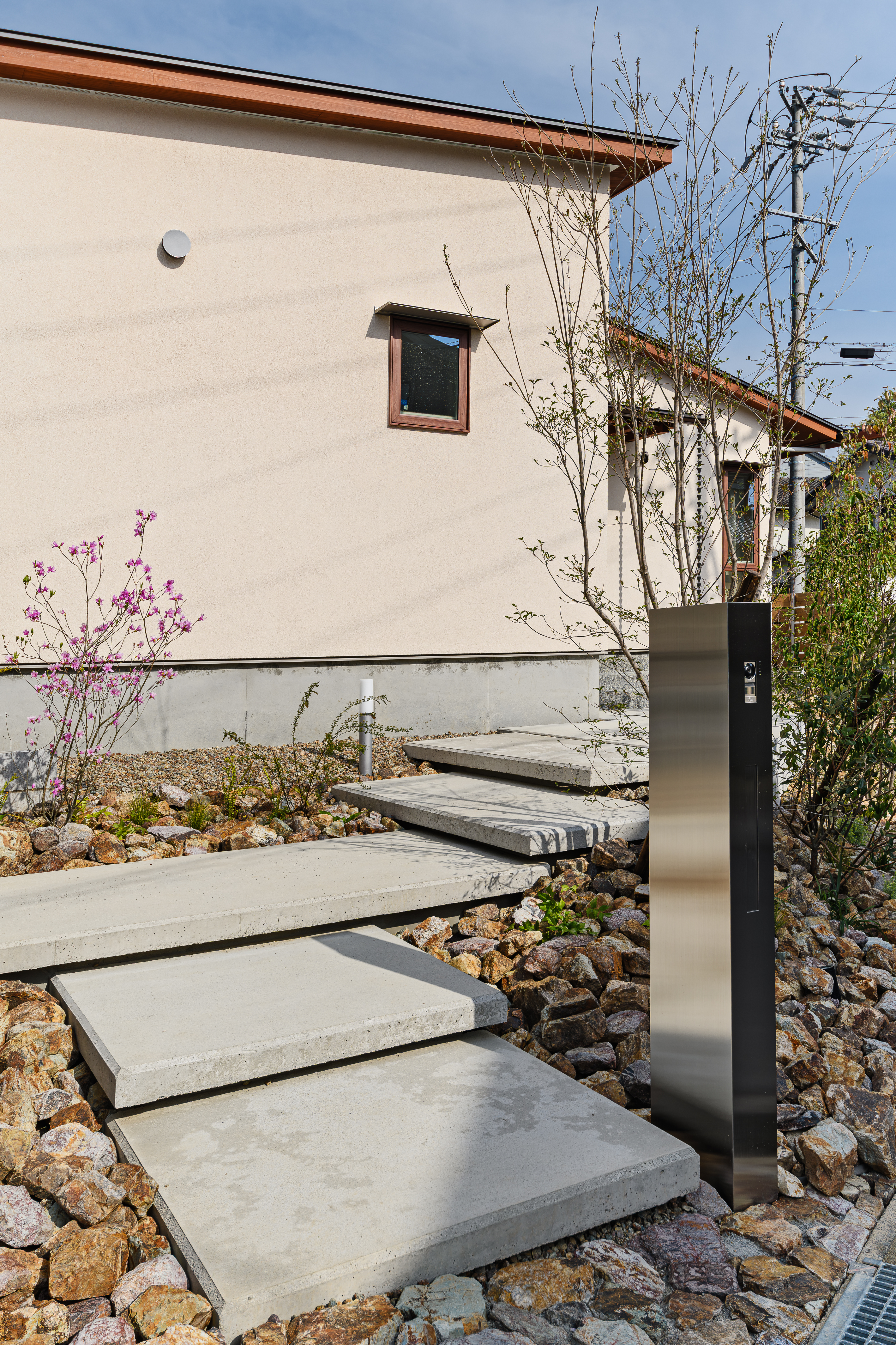 エムズアソシエイツ｜地形を利用したアプローチ。