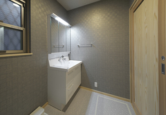 洗濯コーナーはモノトーンな色の壁が特徴