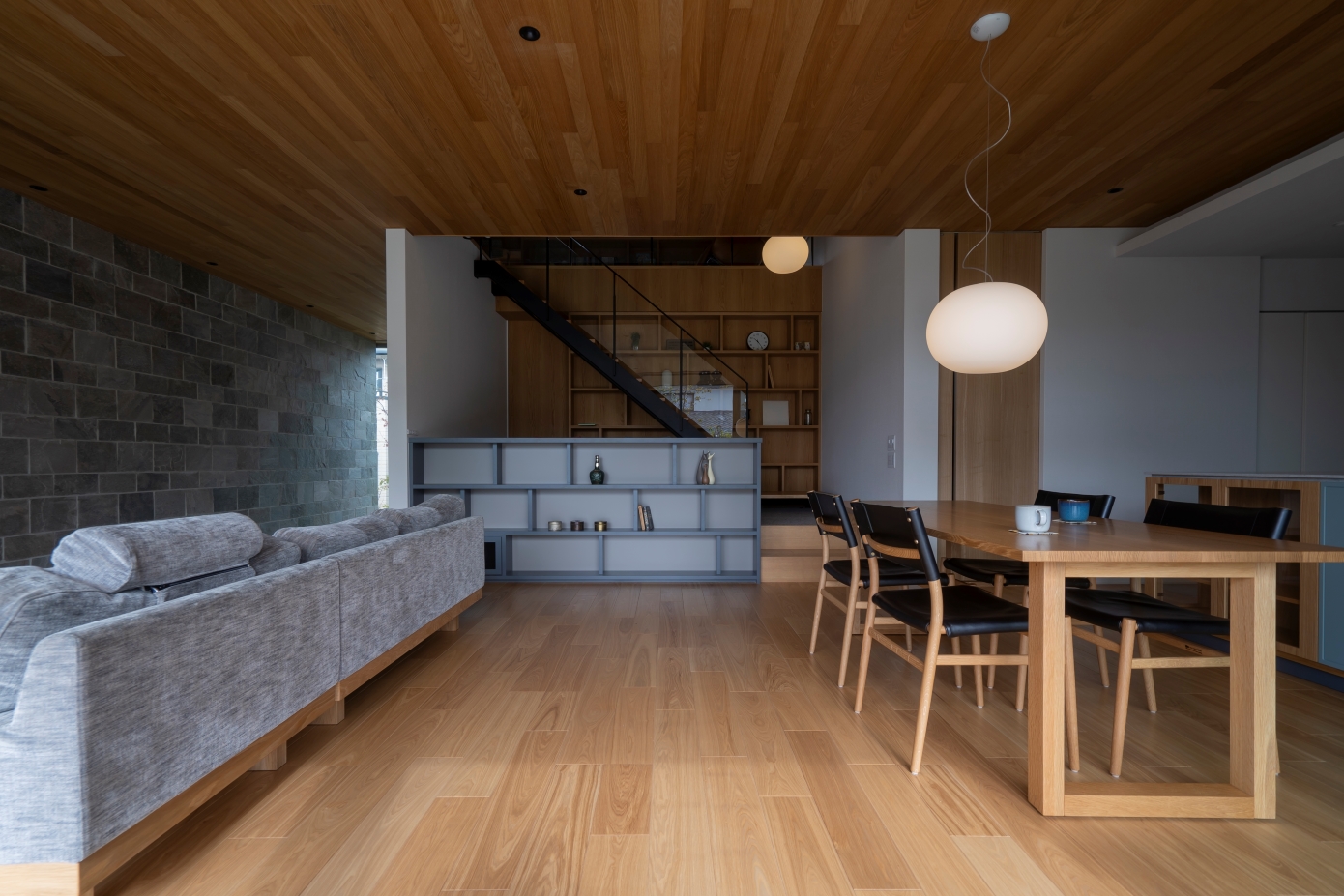 積水ハウス【デザイン住宅、趣味、ガレージ】家族の居場所が点在するLDK