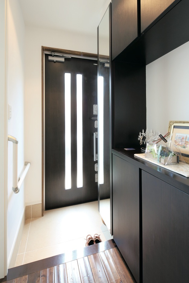 親世帯にも専用の玄関を設けたことで、いつでも気兼ねなく友人を呼ぶことができる