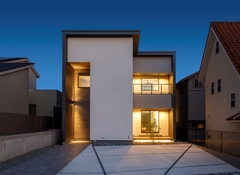 眺望豊かな富士の高台に完成した マテリアルとデュアリティを愉しむ家