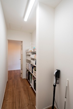 シンプルで機能的な収納スペース。整理整頓がしやすく、多目的に使える設計が魅力