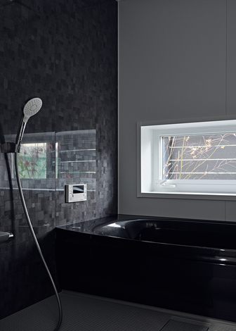 浴室も洗面・脱衣スペースとイメージを統一