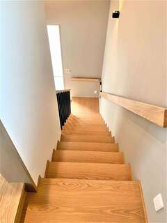 リビング階段は、家族が自然に顔を合わせて孤立しないよう配慮された帰宅動線