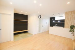 和とモダンが調和する、温もりの住まい