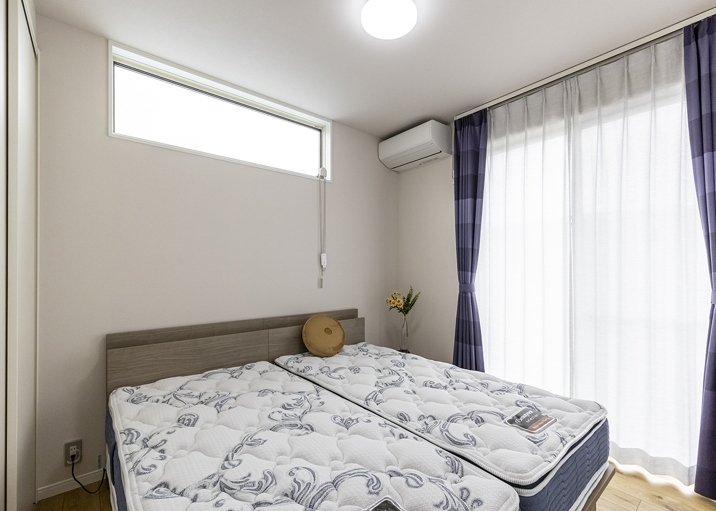 カナメクラフト（かなめ創建）【自然素材、建築家、平屋】LDK奥の寝室はゆっくりくつろげる場所