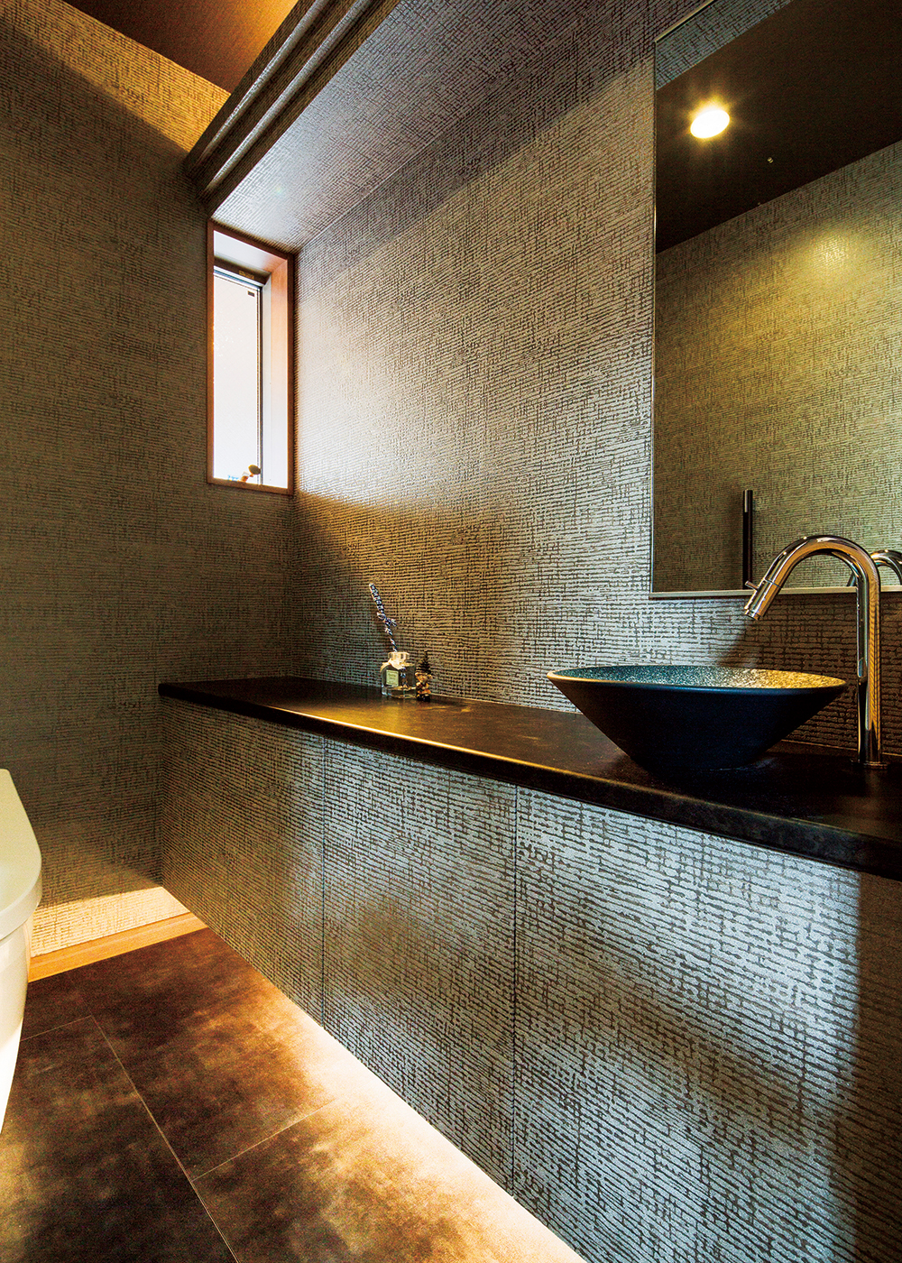 -delphi- デルフィ（藤井建築事務所） 【デザイン住宅、建築家、鉄骨鉄筋コンクリート構造】高級感あふれるトイレ