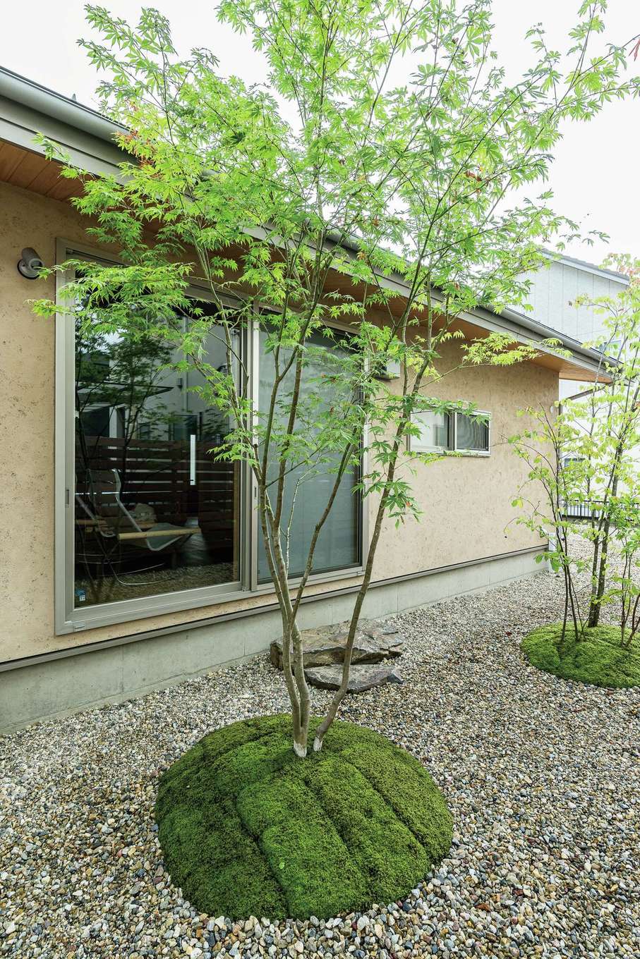 仲田工務店【趣味、間取り、平屋】外構も『仲田工務店』がトータルでプランニング。サルスベリ、ヤマボウシ、ナンテンなど、多種多様な木々を夫妻と一緒に選んだ