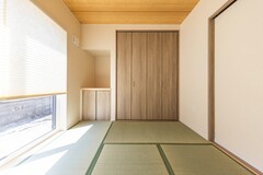 4.5帖の和室は、くつろぎの場としてはもちろん、来客や仮眠スペースとしても活躍。
床座の暮らしにも対応できます。