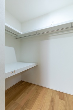 たっぷり収納できるスペースと棚があり、整理整頓がしやすいです