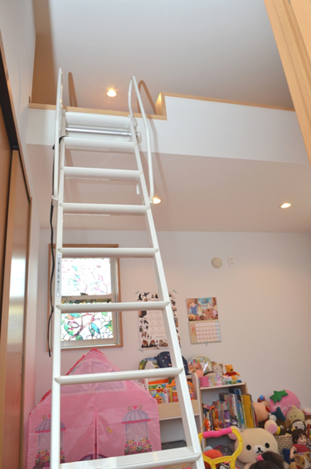 建築システム（狭小住宅専門店）【1000万円台、二世帯住宅、狭小住宅】広々遊べるのもそのはず、ロフト収納つきたっぷりの収納はどれだけあって困らないもの。限られたスペースを有効活用