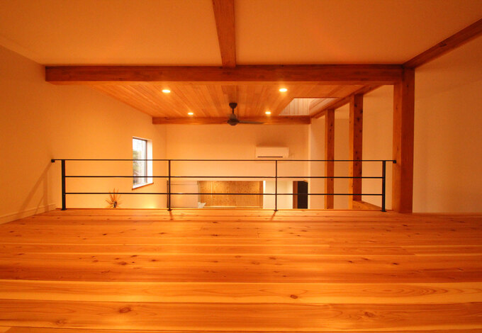 ロフトは子どもの遊び場や、ご主人のホビースペース、収納などいろいろな用途として使えて便利だ