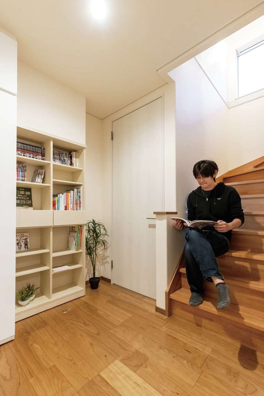 住宅工房 アリアンス【デザイン住宅、省エネ、ガレージ】デッドスペースを活かして設えたファミリーライブラリー
