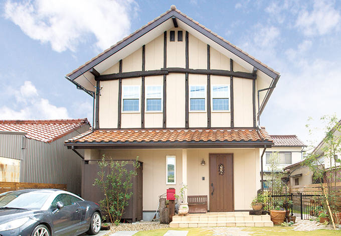 欧風古民家を象徴する外観は、意外なほど街に馴染む