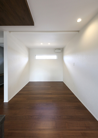 LDKの一角にある3.3畳の洋室