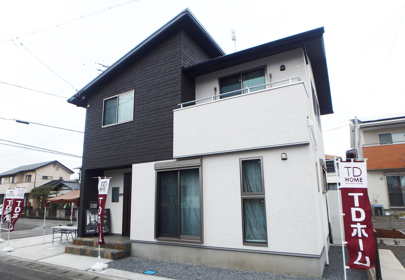 TDホーム静岡西 ウエストンホームズ【和風、自然素材、間取り】白とダークブラウンの2トーンカラーの外観