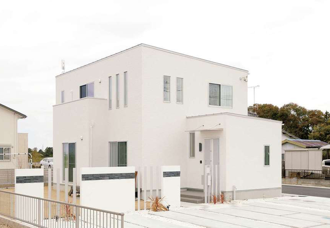 ハコ型のシンプルなフォルムに、凹凸を加えたモダンな佇まい