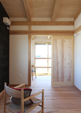 一部の壁の色を変えてアクセントにしている