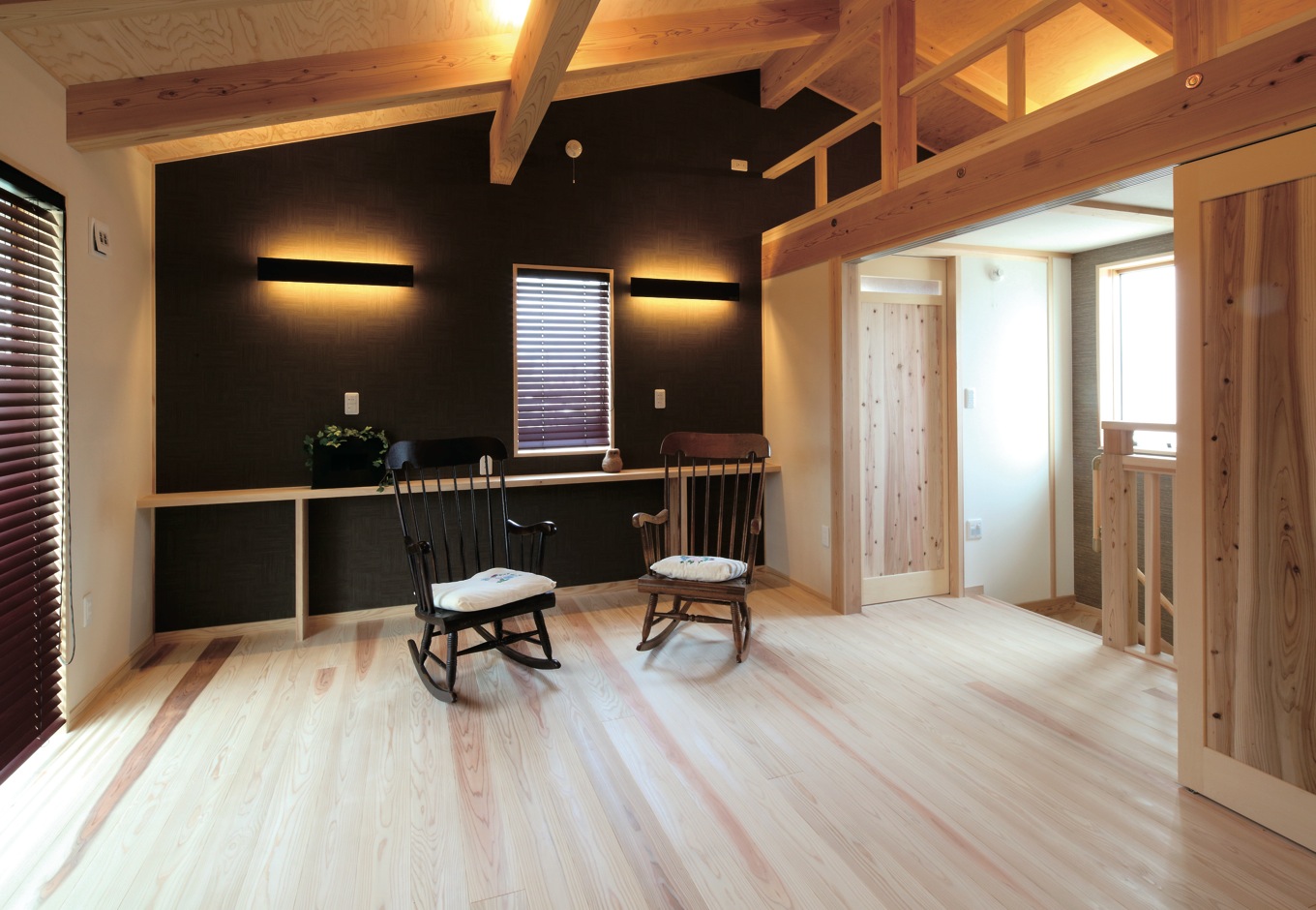 アクトホーム【自然素材、省エネ、間取り】季節ごと採光と通風をコントロールする、パッシブデザインが基本。24時間全館換気システムの採用により、ロフトや床下にもクリーンな空気が運ばれる