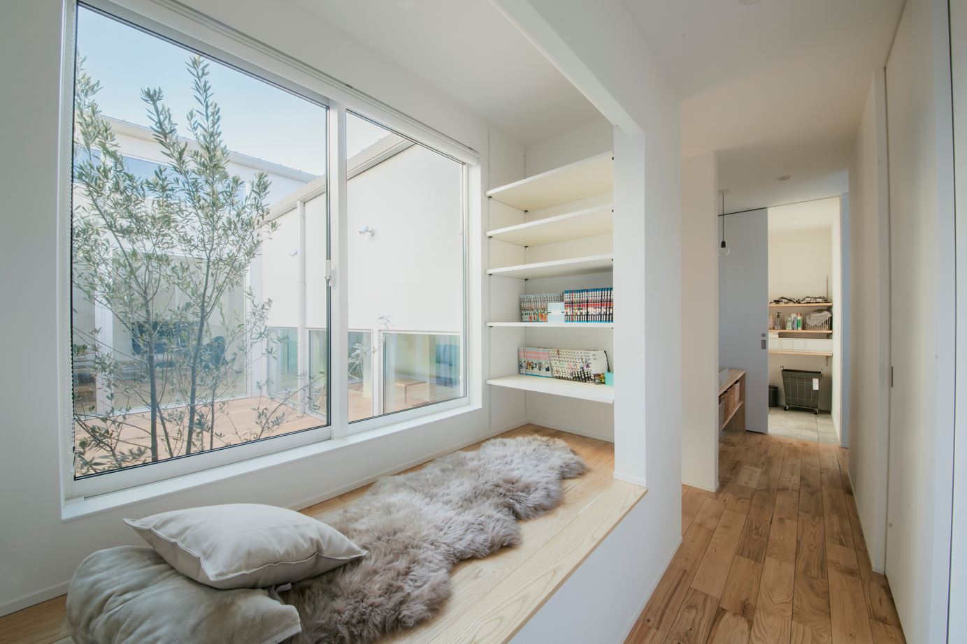 S.CONNECT（エスコネクト）【デザイン住宅、建築家、平屋】中庭からの光の中で穏やかに過ごせるヌック