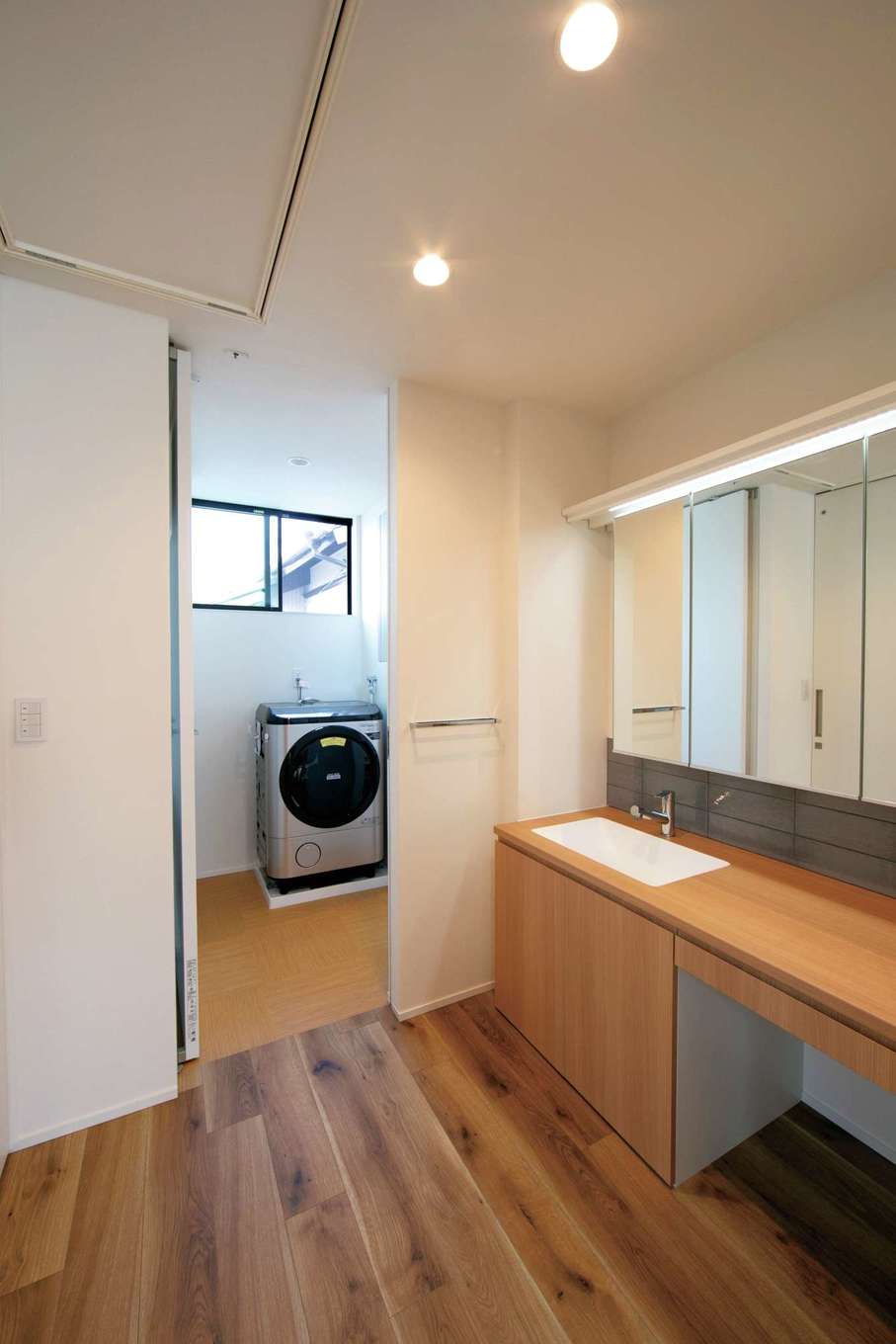 TENアーキテクツ 一級建築士事務所【デザイン住宅、子育て、建築家】ランドリールーム、部屋干しスペースもLDKと同じ2階に配置して家事時間を短縮