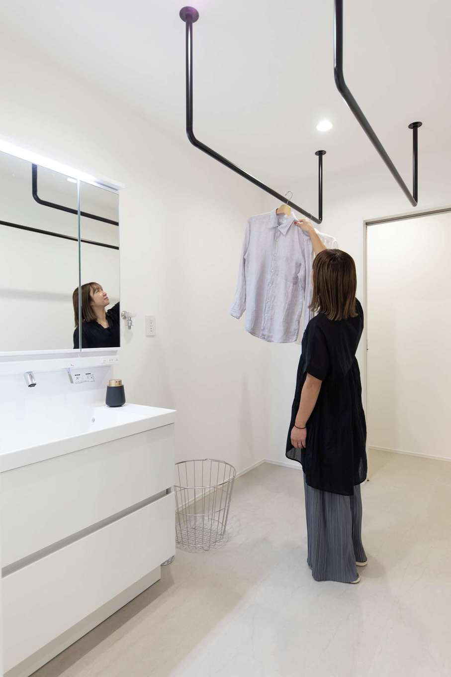 KUREKEN HAUS（榑林建設）【デザイン住宅、省エネ、平屋】洗面兼ランドリールームは脱衣室と分け、入浴中も使用可能。洗濯はここで完結