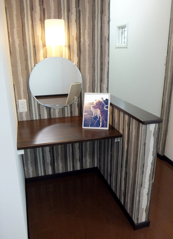 子世帯寝室にはドレッサーテーブルを設けた