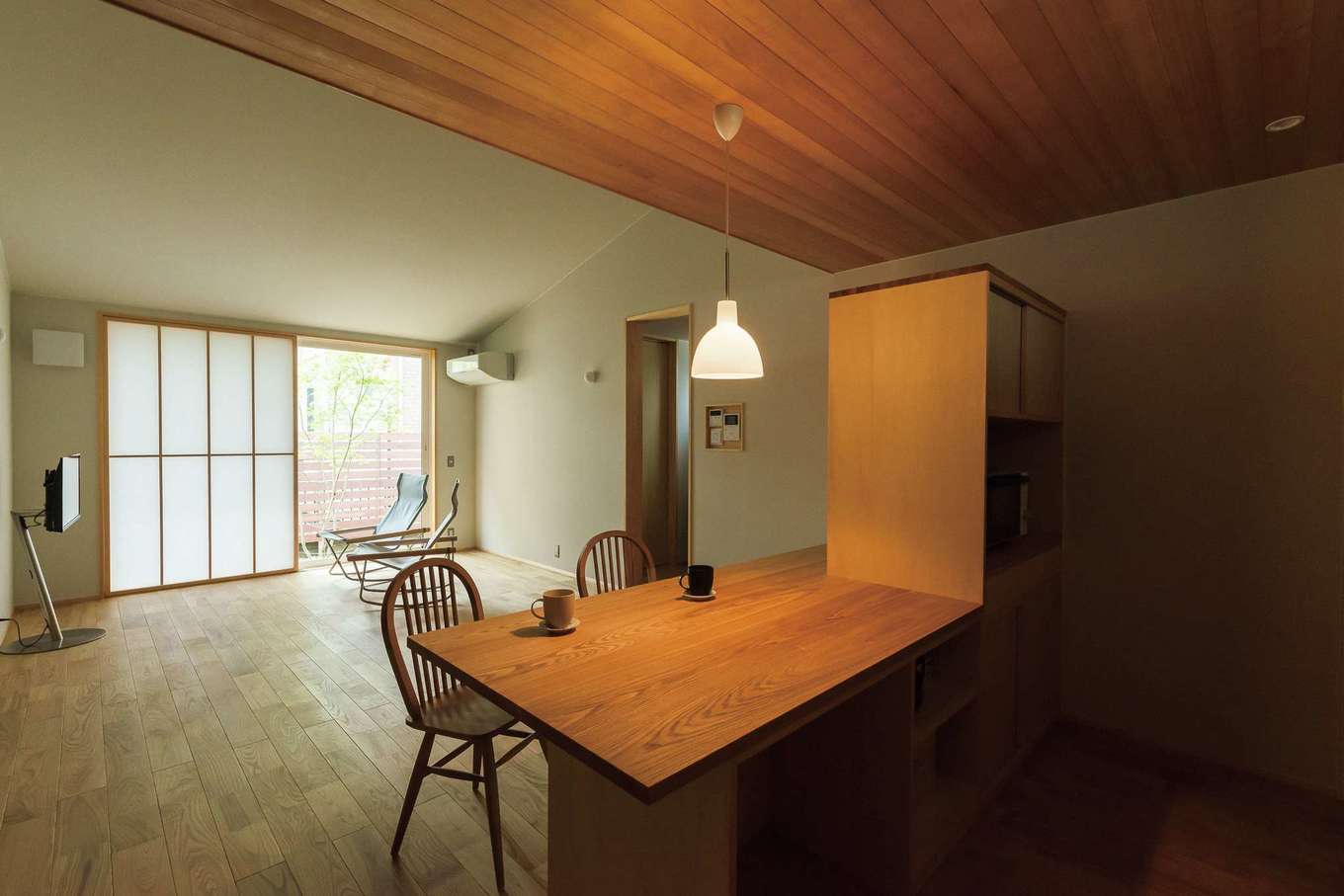 仲田工務店【趣味、間取り、平屋】モデルハウスで無垢材の肌触りに感動し、新居の床はクリを選択。