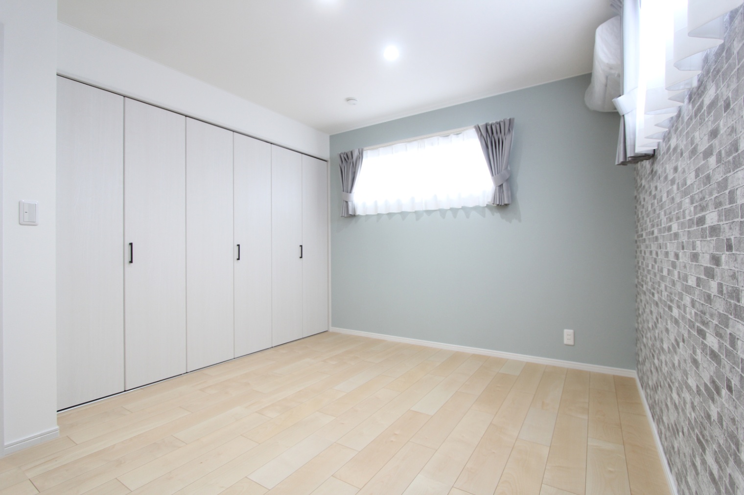 ナイスホーム｜子ども部屋のクロスは、子どもたちがそれぞれ好きな色をセレクトした