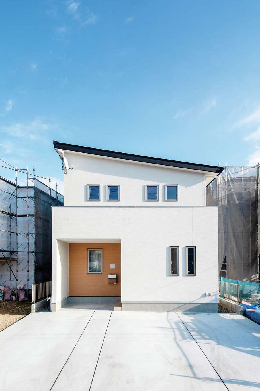 水田建設【自然素材、狭小住宅、間取り】片流れの屋根と凹凸のあるフォルムのバランスが絶妙な外観