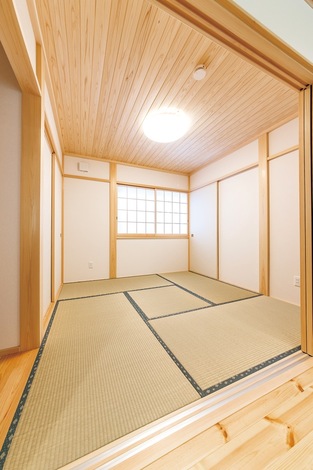 LDKに続く4.5畳の和室は、集まった友達のお子様もお昼寝できるスペースに