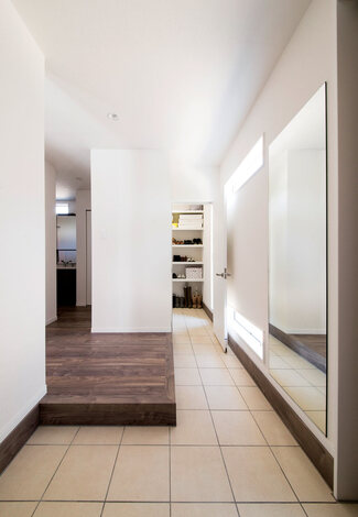 2WAYからアクセスできるシューズクローク　