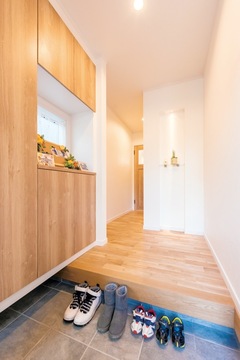 玄関からリビングまでは、廊下を抜けて。このスペースもIさんの希望通り