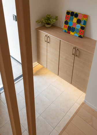 ダウンライトがおしゃれな玄関