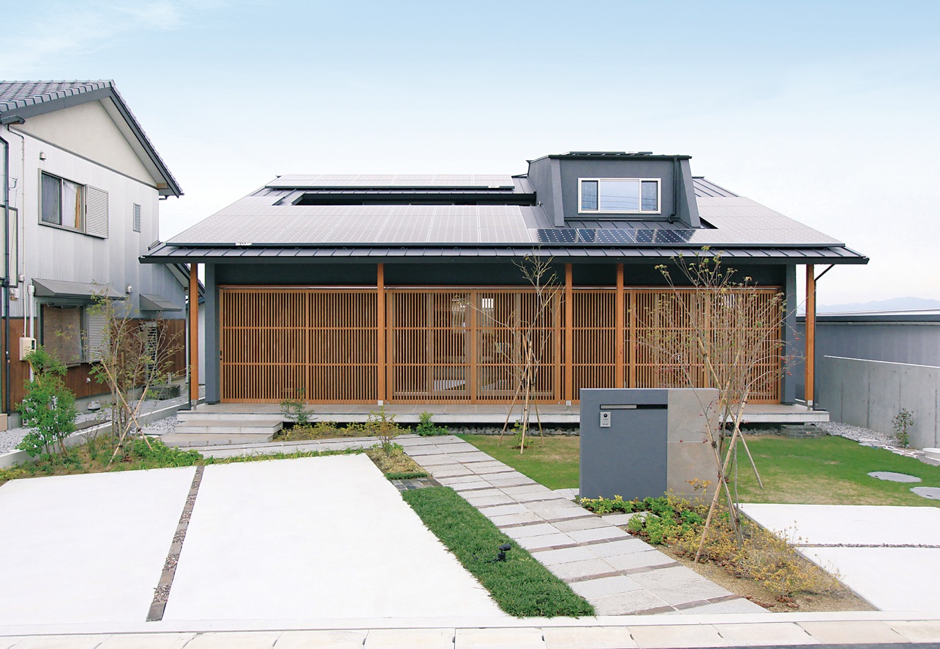 神谷綜合建設 カミヤの家【和風、省エネ、平屋】平屋のように見える独創的な外観は京都の町屋をイメージ