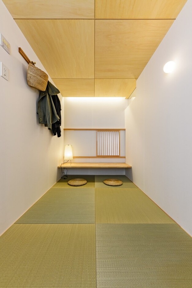 外を見ながらリモートワークもできるカウンターを設置。