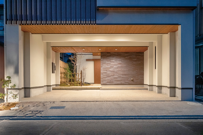 ご夫婦の希望であったインナーガレージは、雨の日も濡れずに室内に入れ便利