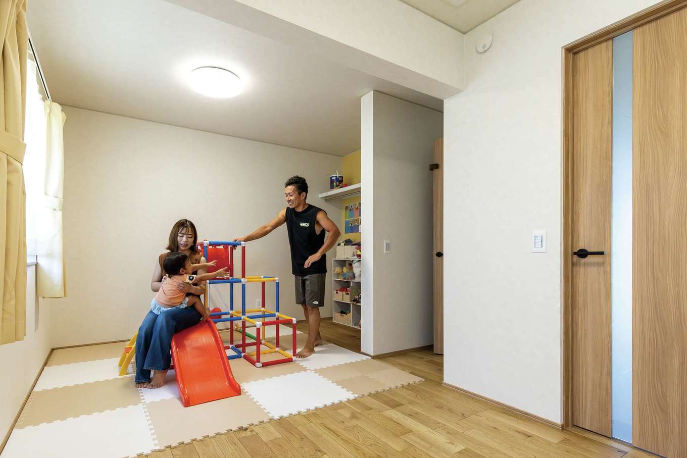 神谷綜合建設 カミヤの家【子育て、省エネ、平屋】子ども部屋は将来2部屋に分けられるよう、扉や照明などをそれぞれ用意