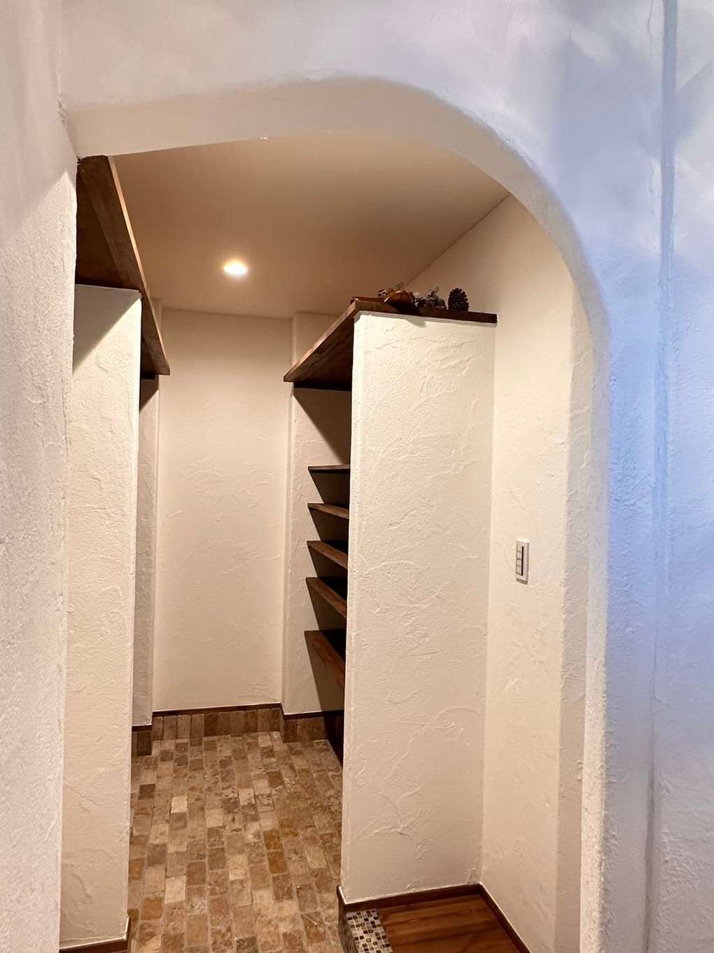 藤田建設（ラフェルム沼津）【デザイン住宅、自然素材、間取り】シューズクロークは収納力たっぷり