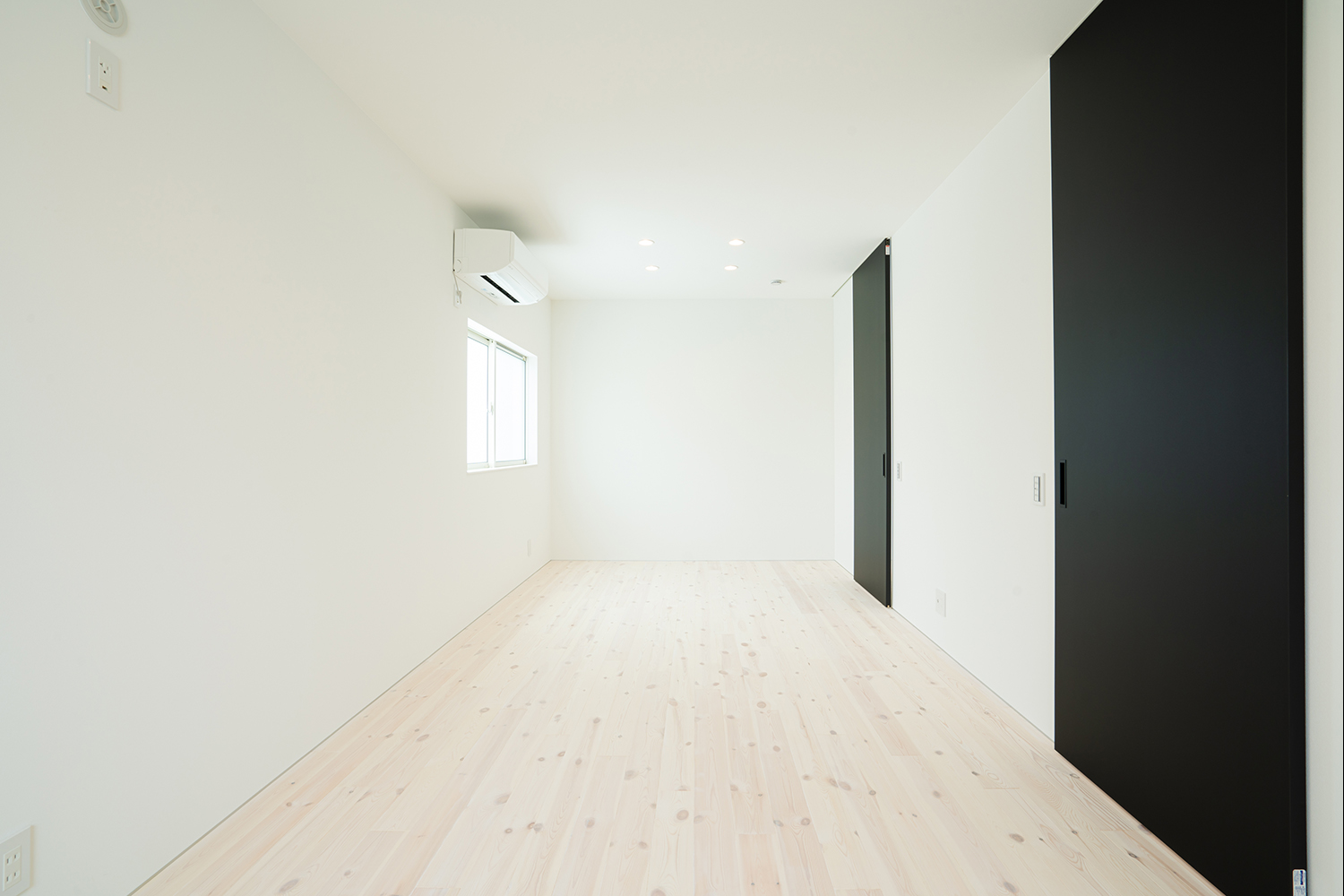 ETERNITY（エタニティ)　SIMPLE NOTE 浜松東【デザイン住宅、建築家、ガレージ】将来、子どもの成長に合わせて間仕切りができる2階の子ども室。子どもが独立した後は、夫婦の趣味スペースなどに活用を