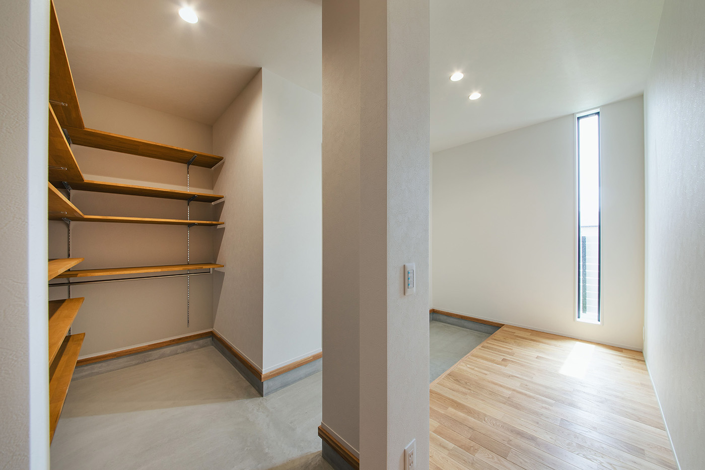DAITOKU（大得工務店）｜将来、子どもたちの自転車なども収まるように、広々とした玄関の土間収納をオーダー。暗くなりがちな玄関も、採光の工夫により明るく気持ちがいい