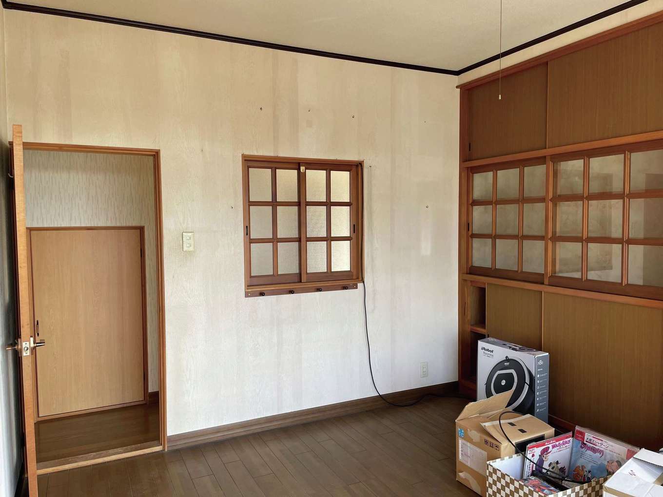 一旦骨組みだけにして、耐震補強や断熱材を施工。