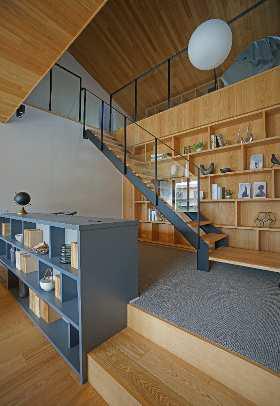 積水ハウス【デザイン住宅、趣味、ガレージ】階段下のスタディコーナー