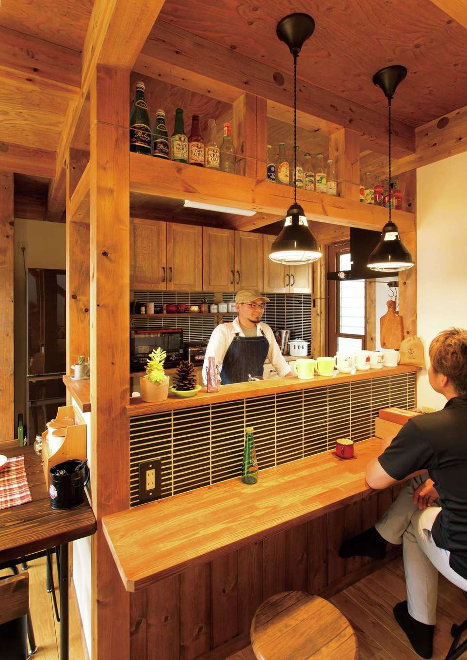 サイエンスホーム【デザイン住宅、ペット、ガレージ】コーヒーを淹れるのが趣味のご主人は、休日に友人を招いてカフェスペースに