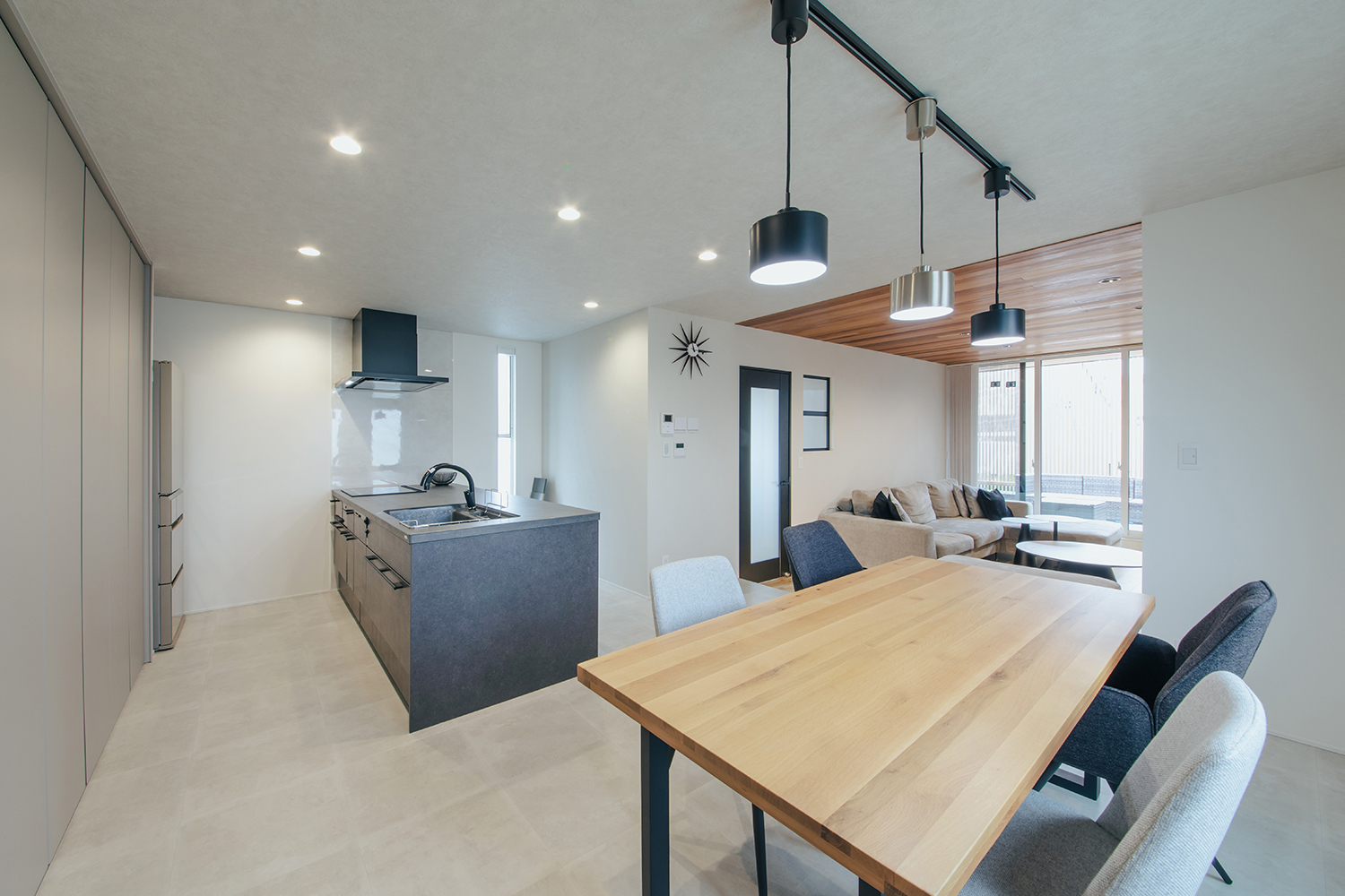 will建築工房【デザイン住宅、間取り、インテリア】ダイニングにはペンダントライト