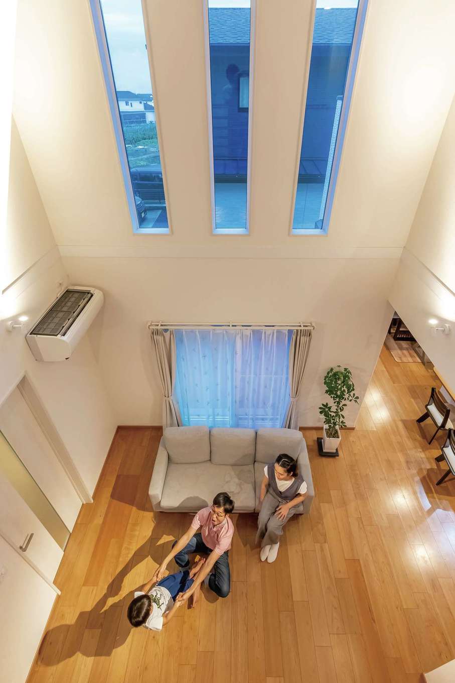 住宅工房 アリアンス【デザイン住宅、省エネ、間取り】これだけの大空間でも高性能断熱材アイシネンと樹脂サッシの相乗効果で、夏も冬も少ないエネルギーで快適に過ごせる