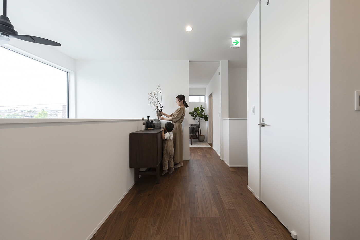 PG HOUSE（ピージーハウス）【浜松市中央区曳馬6-19-5・モデルハウス】家具を置いてオシャレに演出した2階ホール